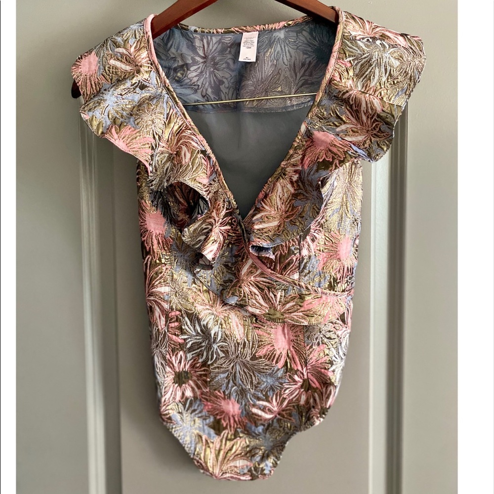 NWOT 𝓥𝓲𝓬𝓽𝓸𝓻𝓲𝓪𝓼 𝓢𝓮𝓬𝓻𝓮𝓽 Bodysuit | M
